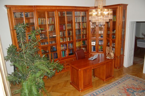 Biblioteka z drewna czereśniowego